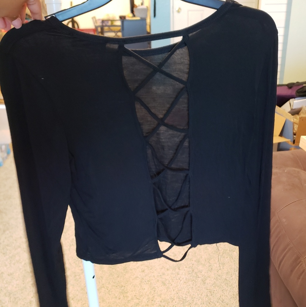 Long sleeve crop